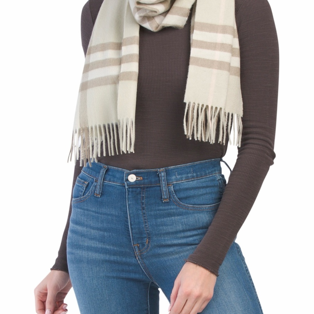 Burberry Classic Check Scarf in Beige and Cream
